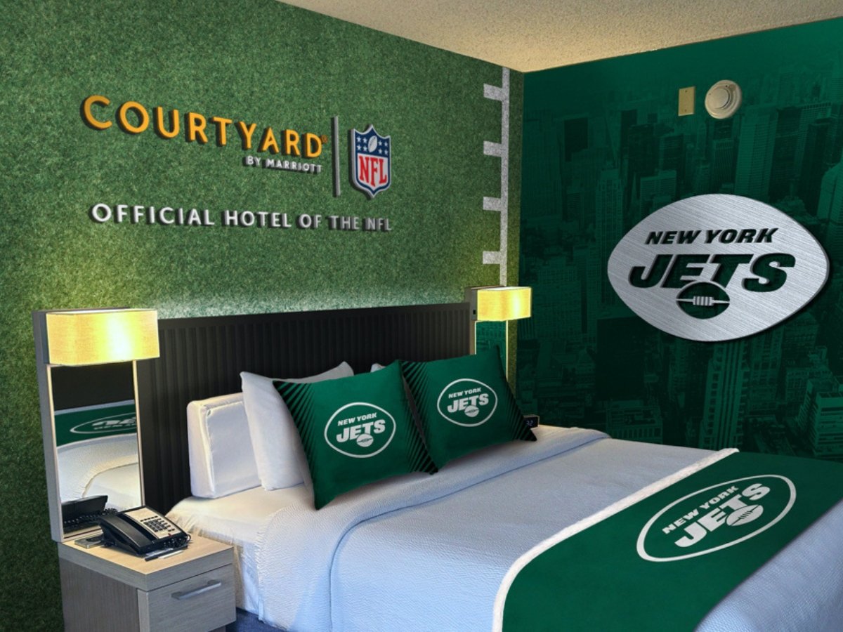 do nfl players share hotel rooms